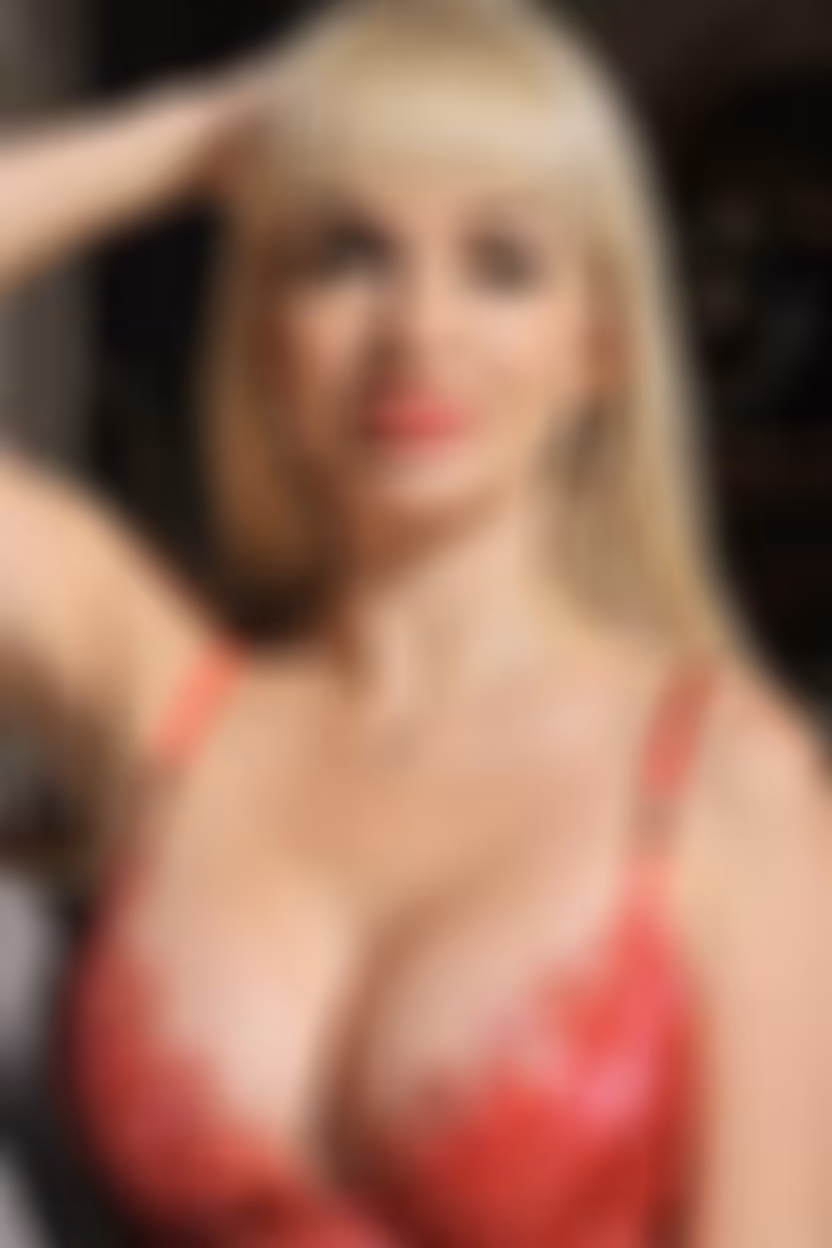 Olena 47 yo from Zaporozhia Ukraine I want to find my soulmate and best friend