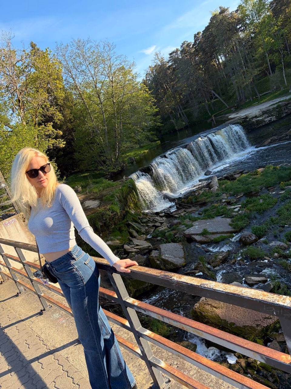 Iaroslava 42 Glukhov Ukraine I'm a bride who needs my protector