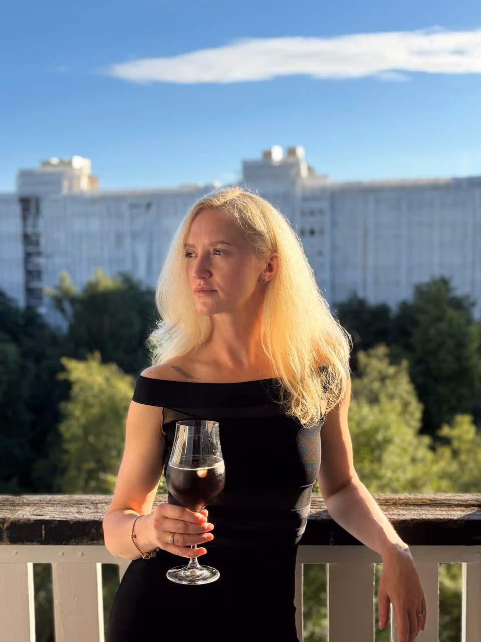 Iaroslava 42 Glukhov Ukraine I'm a bride who needs my protector
