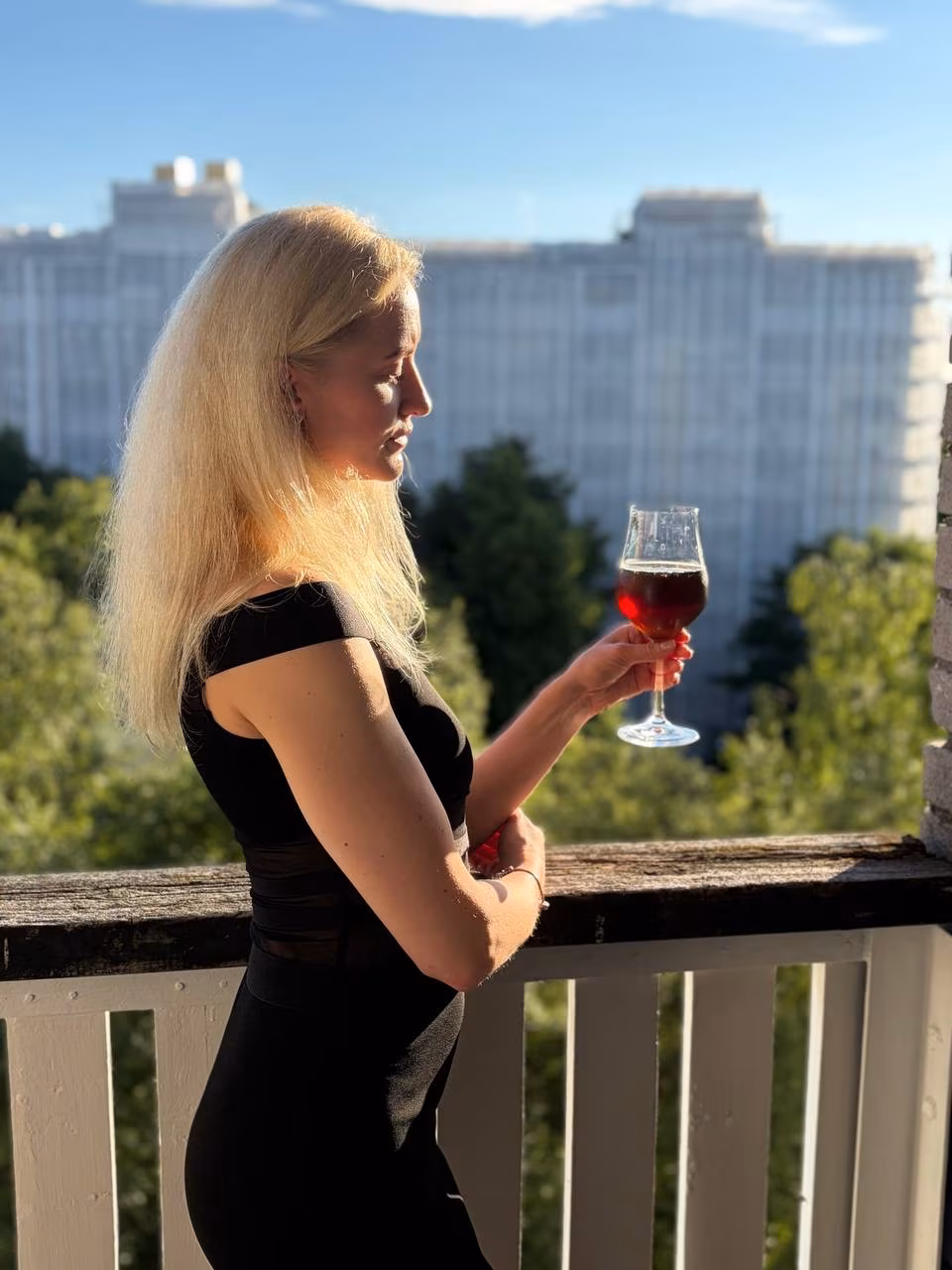 Iaroslava 42 Glukhov Ukraine I'm a bride who needs my protector