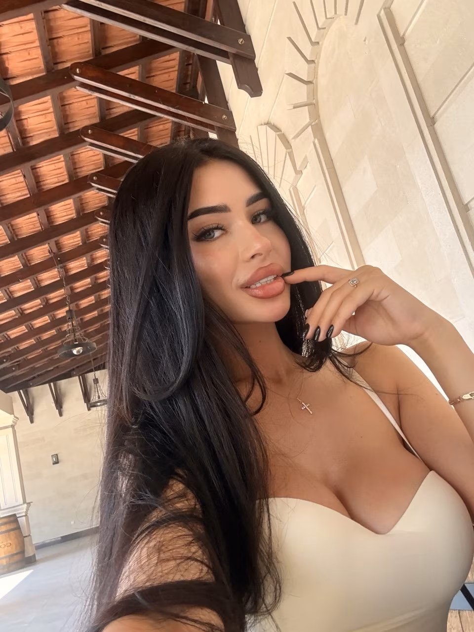 Daniela 24 Bucharest Romania I'm a bride who wants my perfect match