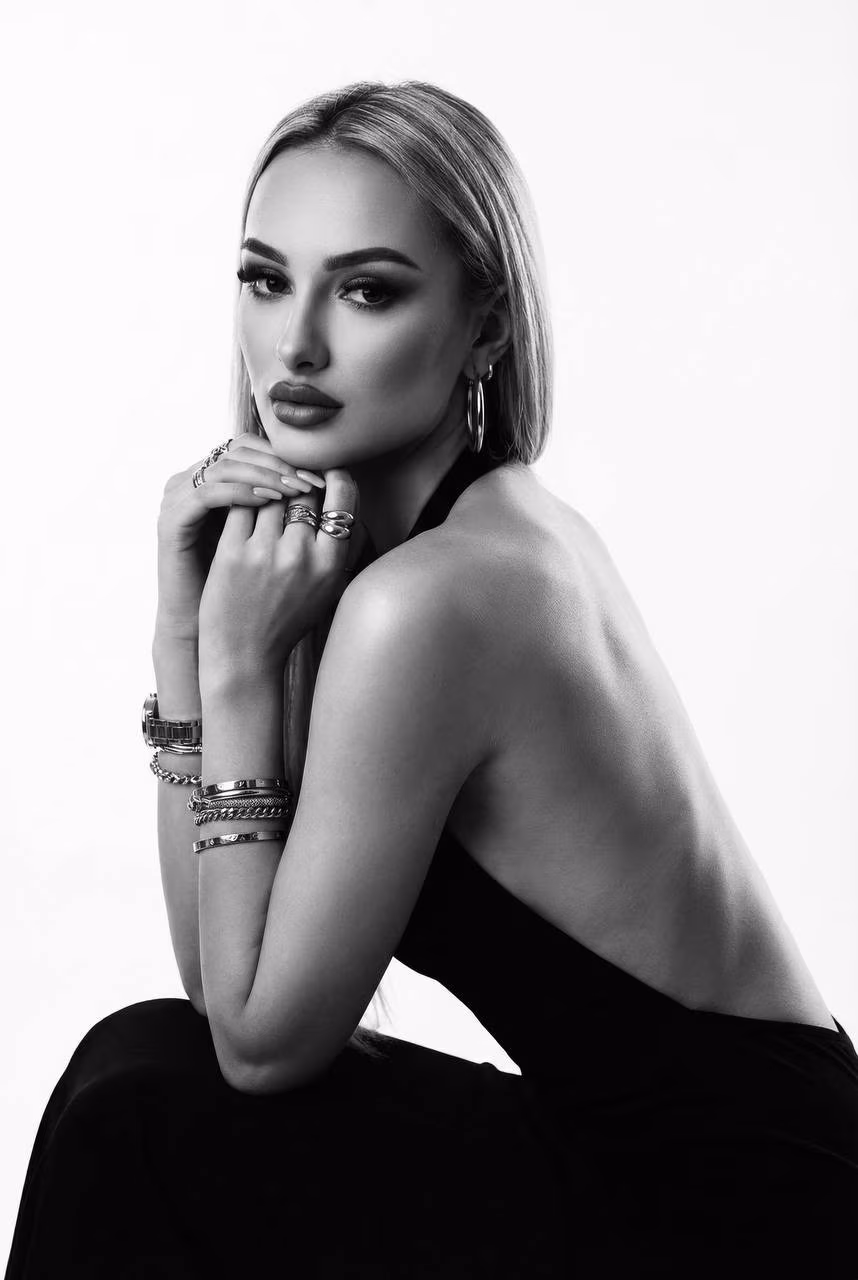 Anna 24 Ivano-Frankivsk Ukraine I'm looking for my hero man