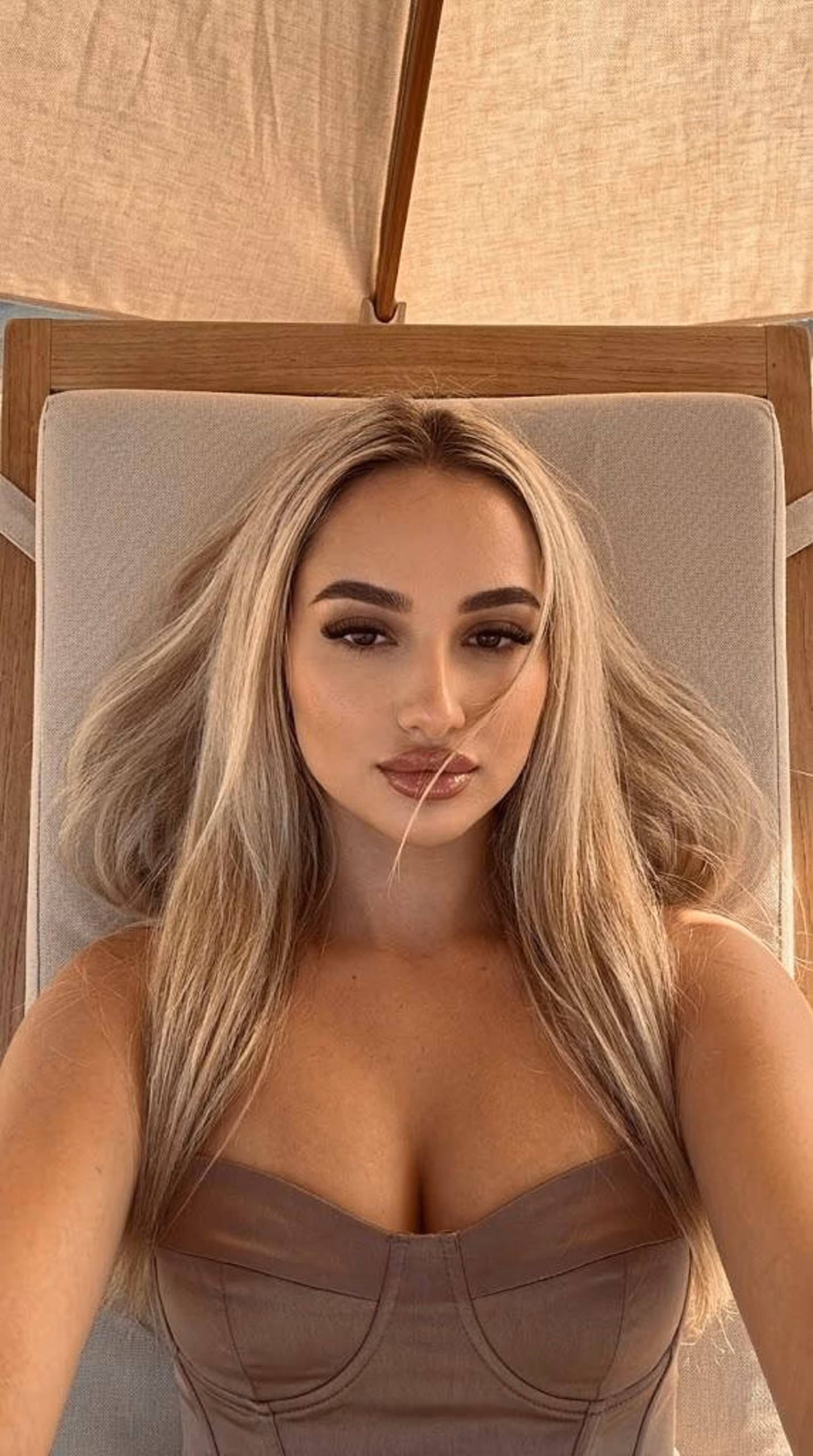 Anna 24 Ivano-Frankivsk Ukraine I'm looking for my hero man