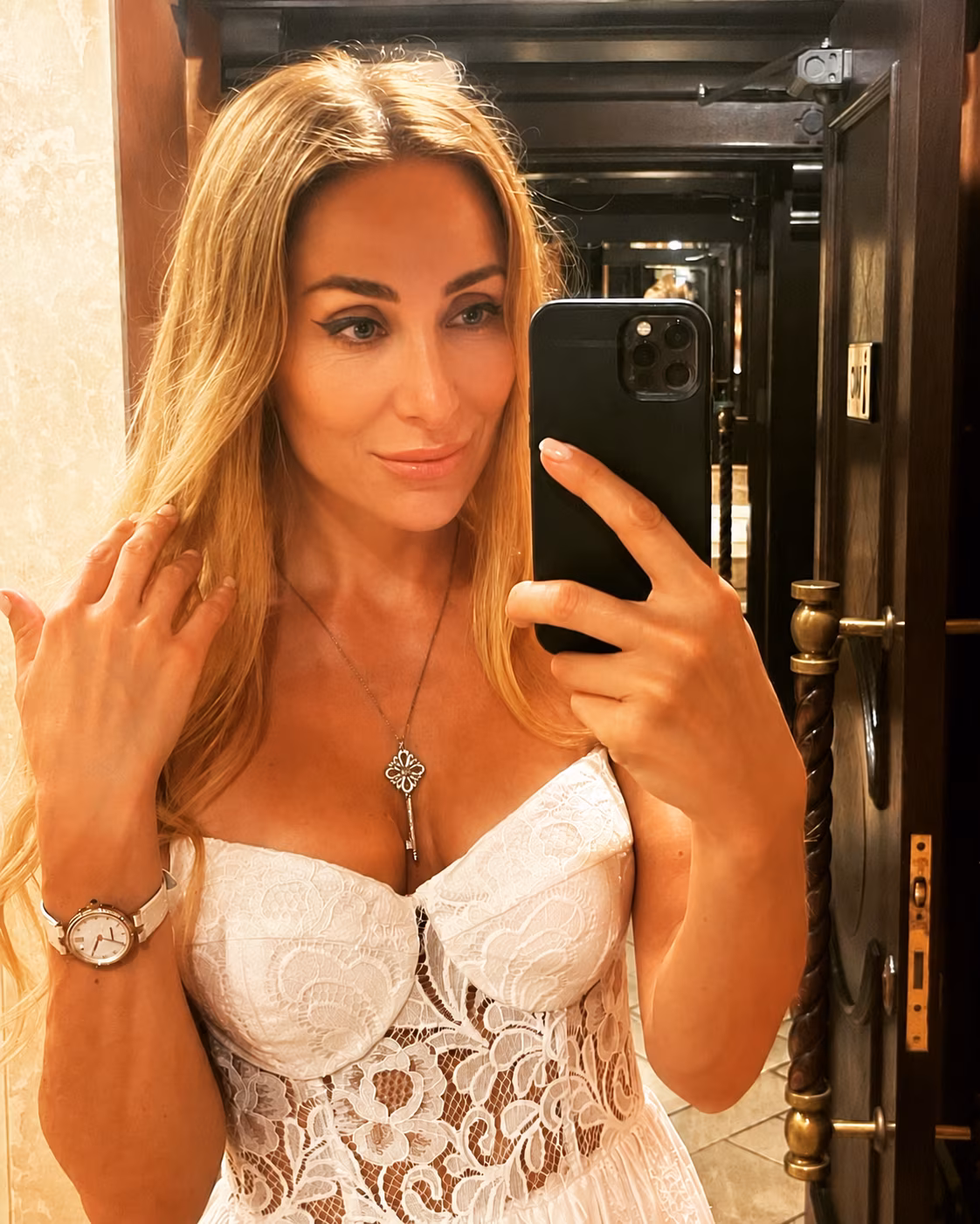 Natalia 47 Madrid Spain I want to find my protector husband