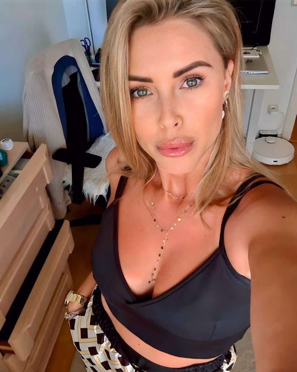 Anna 41 Hamburg Germany I'm searching for my gentleman husband